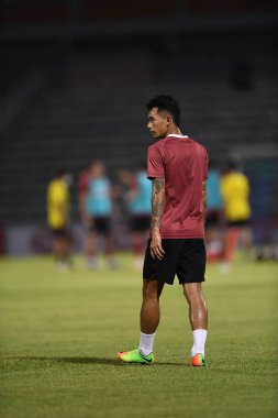 BANGPLEE, SAMUTPRAKAN, THAILAND-10 NOVEMBER 2021: Samutprakan şehri ile Tayland 'daki samutprakan Stadyumu' nda birleşen Muangthong arasındaki 2021 yılında Chaiwat Buran # 26 samutprakan şehrinin oyuncusu