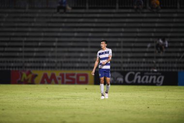 Bangplee-Samutprakan-10NOV2021: Samutprakan şehri ile Tayland 'daki samutprakan Stadyumu' nda birleşen Muangthong maçında Samutprakan şehrinin 3 numaralı samutprakan oyuncusu