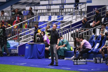 PATUMTHANI, THAILAND -31 Mayıs 2022: Tayland 'ın Bahreyn Stadyumu' nda oynanan dostluk maçında Alexandre Polking baş antrenörü
