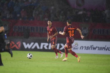 Chiangmai - Tayland, 25 Eylül 2022: Pansa Hemviboon # 4 Tayland Kral Kupası 'nda Tayland' ın 700 yıllık stadyumu Tayland 'da oynanan maçta