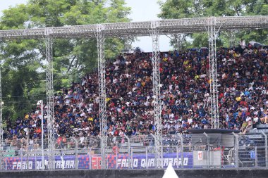 Buriram, Tayland - 2 OCT 2022: Motogp thailand 2022 sırasındaki motor sporu hayranları