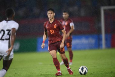 Chiangmai - Tayland, 25 Eylül 2022: Picha Autra # 19 Tayland futbolcusu Tayland ile Malezya arasında 700 yıllık stadyum, Tayland