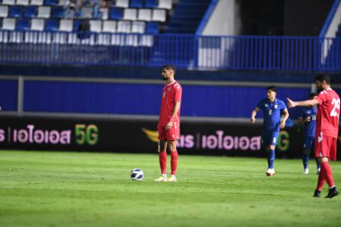 PATHUMTHANI, THAILAND -31 Mayıs 2022: Abdülla Yusuf Hilal # 9 Bahreyn Oyuncusu Tayland ile Bahreyn arasında Bg Stadyumu 'nda oynanan dostluk maçı sırasında