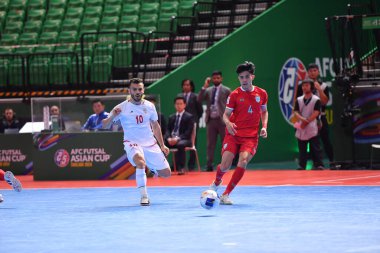Bangkok, Tayland - 28 Nisan 2024: Tayland # 4 Tayland 'lı Krit Aransanyalak 2024 Asya Kupası' nda Tayland 'ın Bangkok Arena kentinde İran ile karşı karşıya