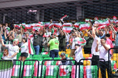 Bangkok, Tayland - 28 Nisan 2024: İran 'ın Tayland' daki Bangkok Arena, Tayland 'a karşı 2024 Asya Kupası' nda attığı gol nedeniyle İran destekçileri tarafından kutlandı