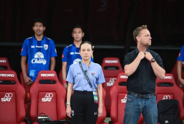 Chiangmai - Tayland, 25 Eylül 2022: Tayland 'da Tayland' a karşı 700 yıllık stadyum, Tayland 'da oynanan Kral Kupası sırasında Nuanpan lamsam teknik direktörü