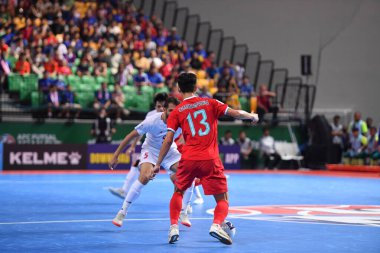 Bangkok, Tayland - 28 Nisan 2024: Therdsak Charoenphong # 13 Tayland Oyuncusu 2024 Asya Kupası sırasında Tayland 'ın Bangkok Arena kentinde oynanan maçta