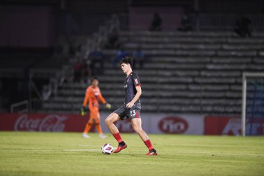 Bangplee-Samutprakan-10NOV2021: Samutprakan şehri ile Tayland 'daki samutprakan Stadyumu' nda birleşen Muangthong maçında 23 numaralı Muangthong oyuncusu