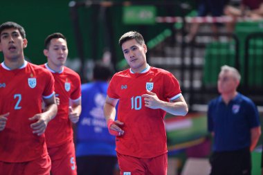 Bangkok, Tayland - 28 Nisan 2024: Itticha Praphaphan # 10 Tayland Oyuncusu 2024 Asya Kupası sırasında Tayland 'ın Bangkok Arena kentinde oynanan maçta