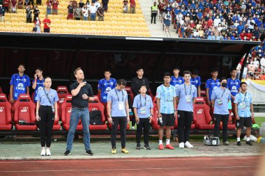 Chiangmai - Tayland, 25 Eylül 2022: Tayland Millî Futbol Takımı Tayland 'daki 700 yıllık stadyumdaki Malezya maçında