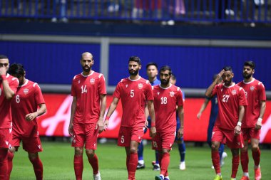 Pathumthani - Tayland, 31 Mayıs 2022: Ahmed Mübarek Bugammar # 5 Barrain oyuncusu Tayland ile Bahreyn arasındaki dostluk maçı sırasında bg stadyumu, Tayland