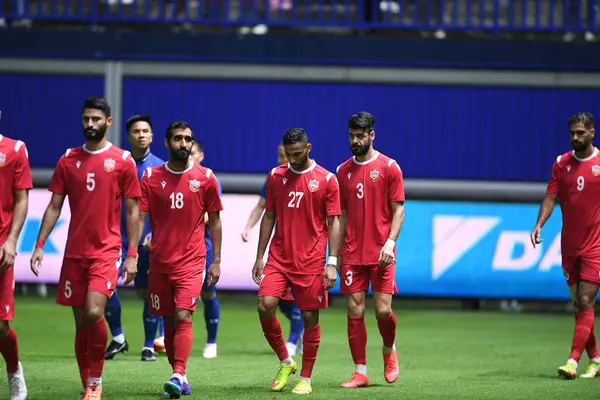 PATHUMTHANI, THAILAND -31 Mayıs 2022: 27 numaralı Barrain oyuncusu Tayland ile Bahreyn arasında Bg Stadyumu 'nda oynanan dostluk maçı sırasında