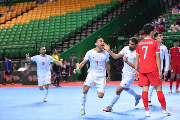 Bangkok, Tayland - 28 Nisan 2024: Mahdi Karimi # 11 İran Oyuncusu 2024 Asya Kupası sırasında Tayland 'ın Bangkok Arena kentinde oynanan maçta