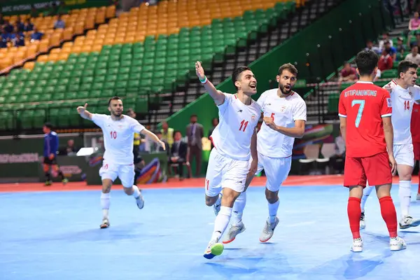Bangkok, Tayland - 28 Nisan 2024: Mahdi Karimi # 11 İran Oyuncusu 2024 Asya Kupası sırasında Tayland 'ın Bangkok Arena kentinde oynanan maçta