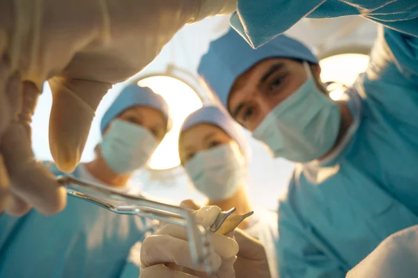 Das Ärzteteam Operierte Den Patienten Operationssaal Des Krankenhauses — Stockfoto