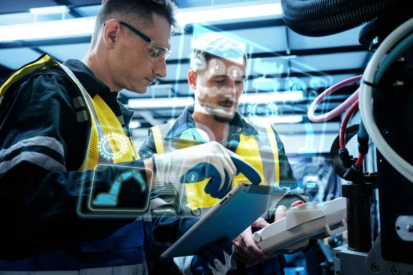 Навчання Багаторасового Інженера Техніка Роботом Ручної Машини Майстерні Робототехнічного Заводу — стокове фото