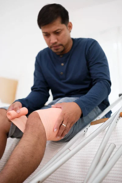 Asian Man Using Crutches Because Infury Knee First Aid Bandage — Stock Photo, Image