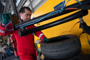 Tamirat ve servis arabası motorları 