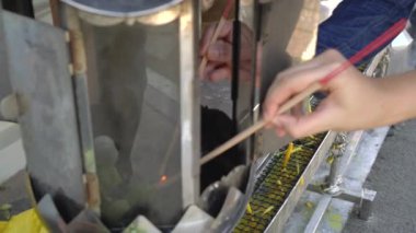 Genç Asya çift turist Backpackers Bangkok antik Tay tapınağında seyahat, Tayland.