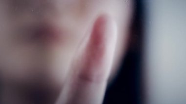 Yüz Rakibi Sistemi. Yüz tanıma. Yüz Tanıma için Güzel Bir Kadının Yüzünün 3 Boyutlu Taraması