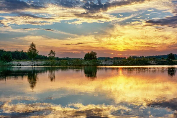 Sunset Pond Sky Clouds Reflected Water — Stock Photo, Image