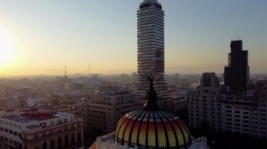 Experience the beauty of Mexico City from above at sunrise in this stunning drone footage. The video captures the impressive Torre Latinoamericana and the iconic Palacio de Bellas Artes, with warm colors illuminating the city.