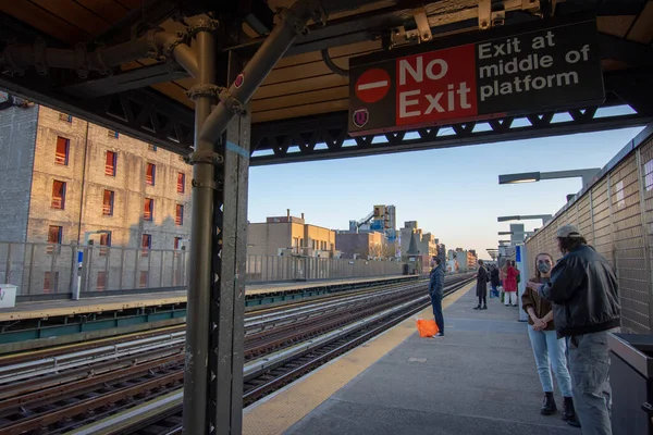New York Astoria Kwiecień 2023 Pusta Stacja Metra Nowym Jorku — Zdjęcie stockowe