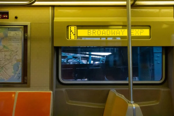 New York Metro Metronun Içinde Broadway Istasyonuna Insan Yok Boş — Stok fotoğraf