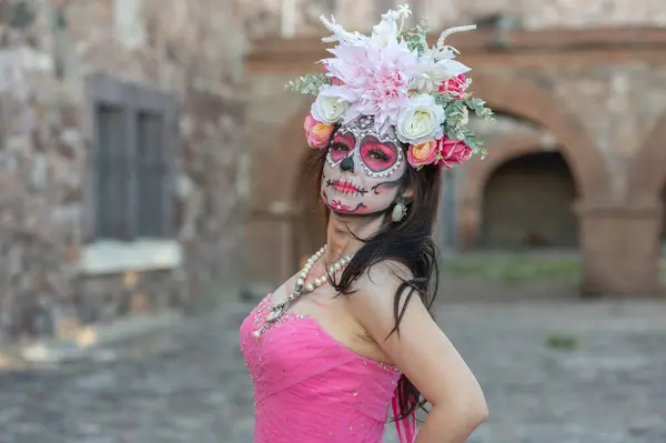 Retrato Una Chica Con Maquillaje Cráneo Azúcar Sobre Fondo Negro — Foto de Stock