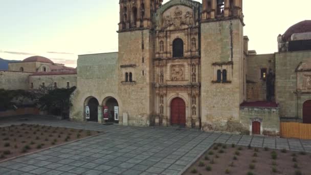 Visszafelé Drónfelvétel Santo Domingo Templomáról Oaxaca Belvárosában Mexikóban — Stock videók