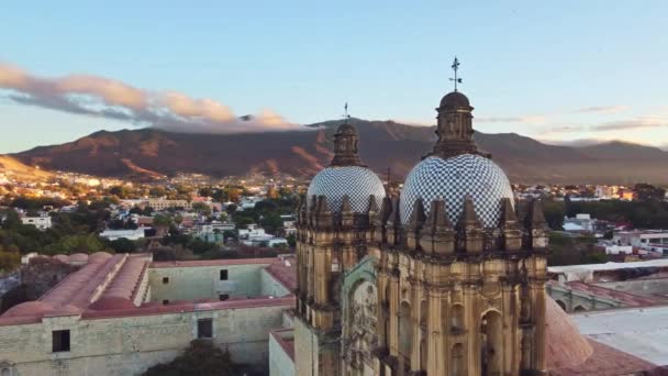 Meksika Nın Oaxaca Şehrindeki Santo Domingo Tapınağının Ters Insansız Hava — Stok video