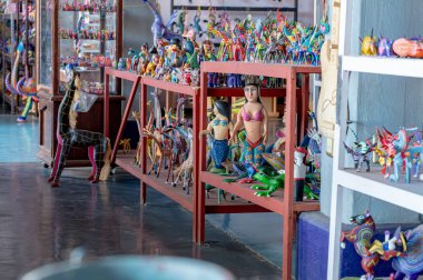 Oaxaca, Meksika 'da renkli armadillo alebrije boyama