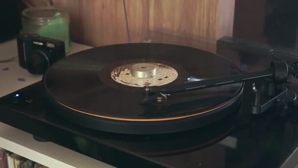 Hand Turns Vintage Vinyl Record Needle Rises Vintage Vinyl Record — Stock Video