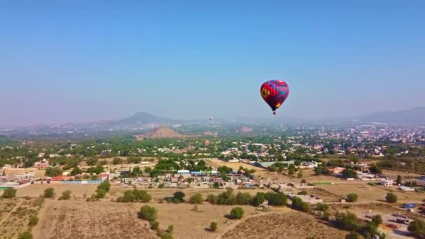 Increíble Filmación Aérea Globos Aire Caliente Teotihuacan Durante Salida Del — Vídeos de Stock