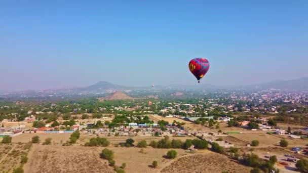 Increíble Filmación Aérea Globos Aire Caliente Teotihuacan Durante Salida Del — Vídeos de Stock