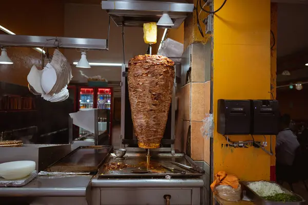 Meksika 'da bir Taqueria' da Trompo de Pastor.