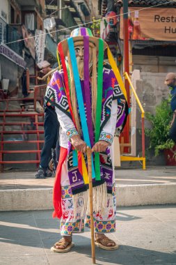 Danza de los viejitos, geleneksel Meksika dansı.