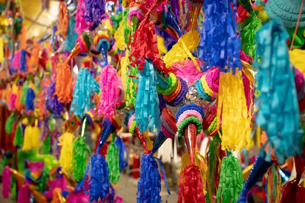 Meksika pazarında pinata sezonu, pinata arka planı