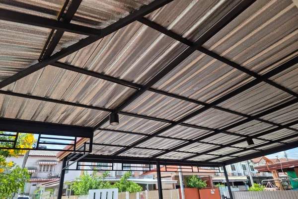 House Roof Stainless Steel Sheet Beam Structure Metal Ceiling Structure — 图库照片