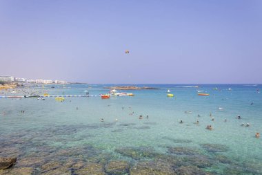Kıbrıs Rum Kesimi 'nin Protaras kentindeki İncir Ağacı Sahili manzarası 