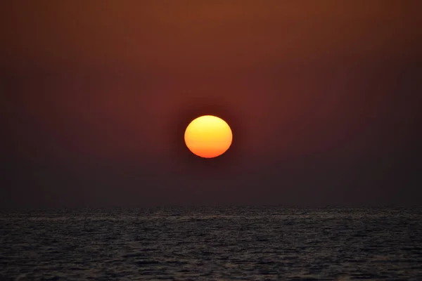 Sonnenaufgang Über Dem Meer Klarer Himmel Ohne Wolken Goldene Stunde — Stockfoto