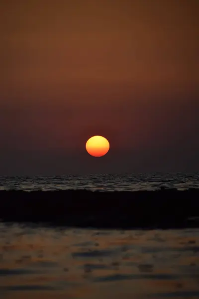 Восход Солнца Над Морем Чистое Небо Облаков Золотой Час — стоковое фото