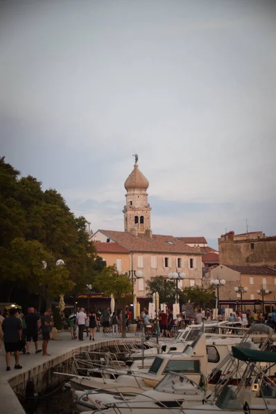 Kroatische Stad Met Een Kerktoren Prachtige Zonsondergang Stad — Stockfoto