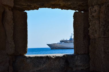 Rodos adasındaki antik bir kale. Savaştan kalma güzel bir kale kulesi.
