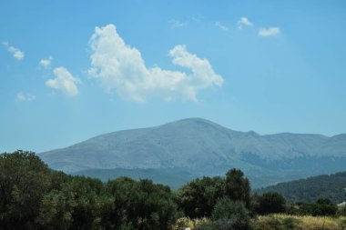 Güneşli açık bir yaz gününde panorama manzarası. Rodos Adasının Panoraması.