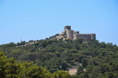 Rodos adasındaki antik bir kale. Savaştan kalma güzel bir kale kulesi.