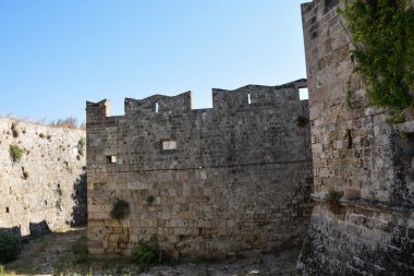 Rodos adasındaki antik bir kale. Savaştan kalma güzel bir kale kulesi.