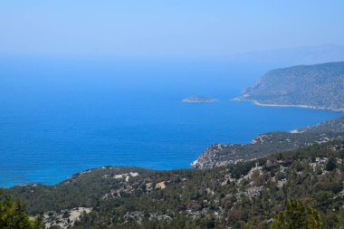 Güneşli açık bir yaz gününde panorama manzarası. Rodos Adasının Panoraması.