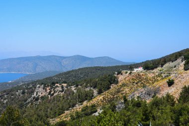 Güneşli açık bir yaz gününde panorama manzarası. Rodos Adasının Panoraması.