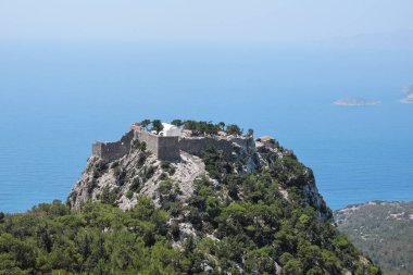 Güneşli açık bir yaz gününde panorama manzarası. Rodos Adasının Panoraması.